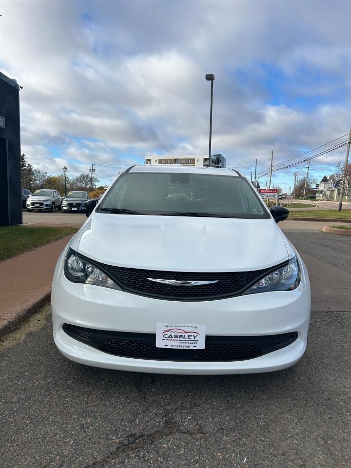 2024 Chrysler Grand Caravan SXT - Photo #2