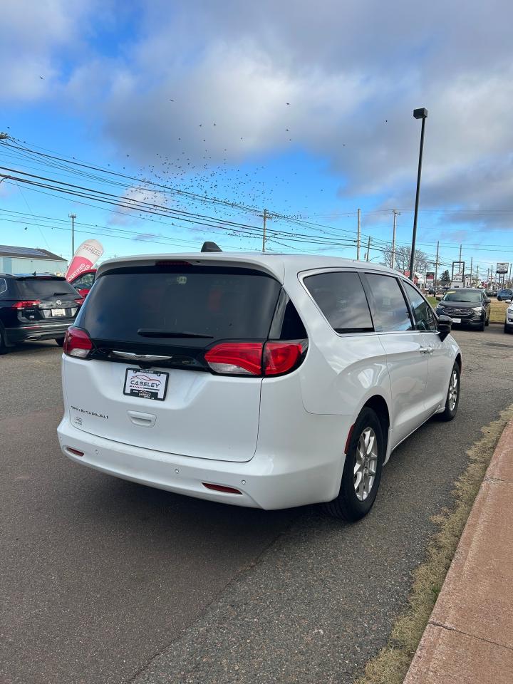 2024 Chrysler Grand Caravan SXT - Photo #4