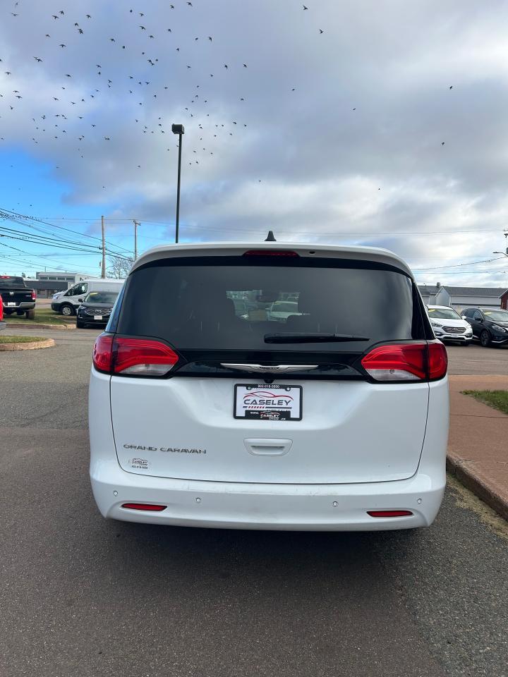 2024 Chrysler Grand Caravan SXT - Photo #5