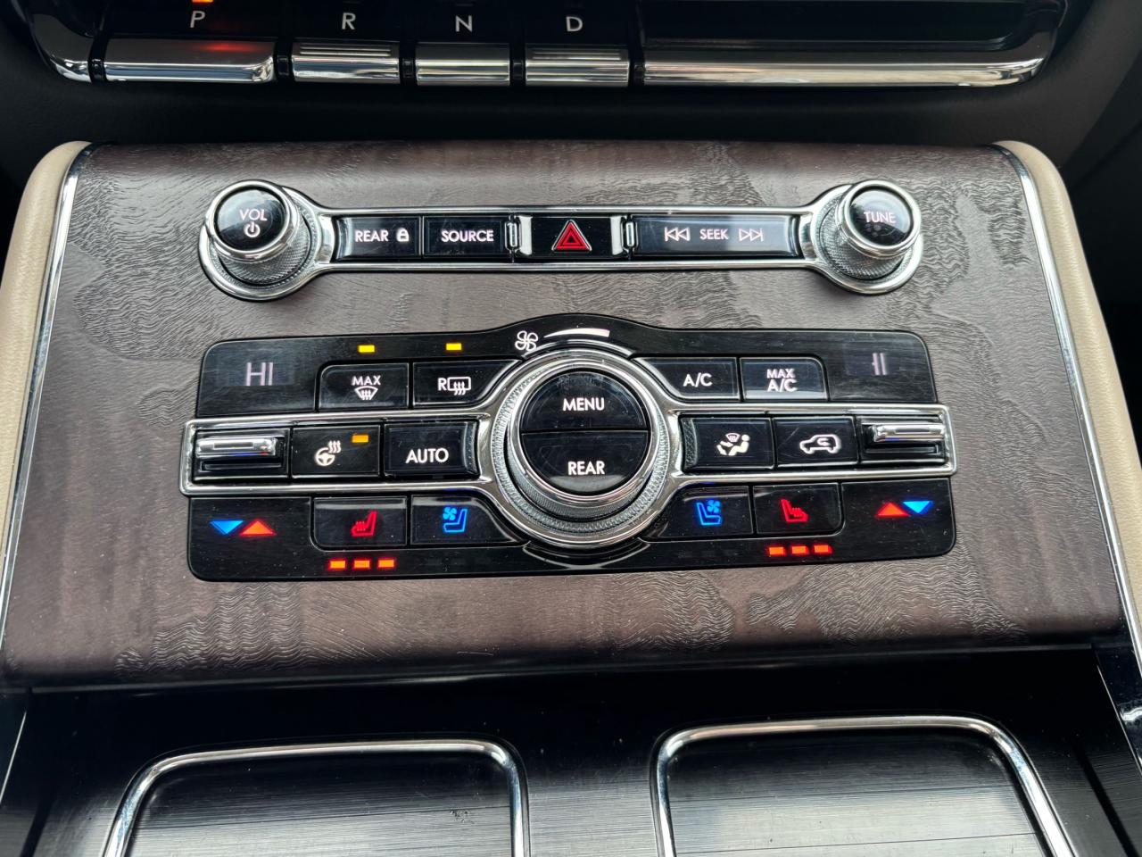 2020 Lincoln Aviator RESERVE, AWD, 22" RIMS, LOCAL TRADE, PANO ROOF! Photo