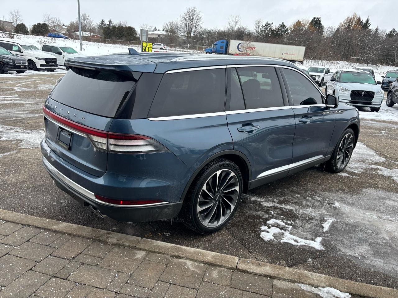 2020 Lincoln Aviator RESERVE, AWD, 22" RIMS, LOCAL TRADE, PANO ROOF! Photo3