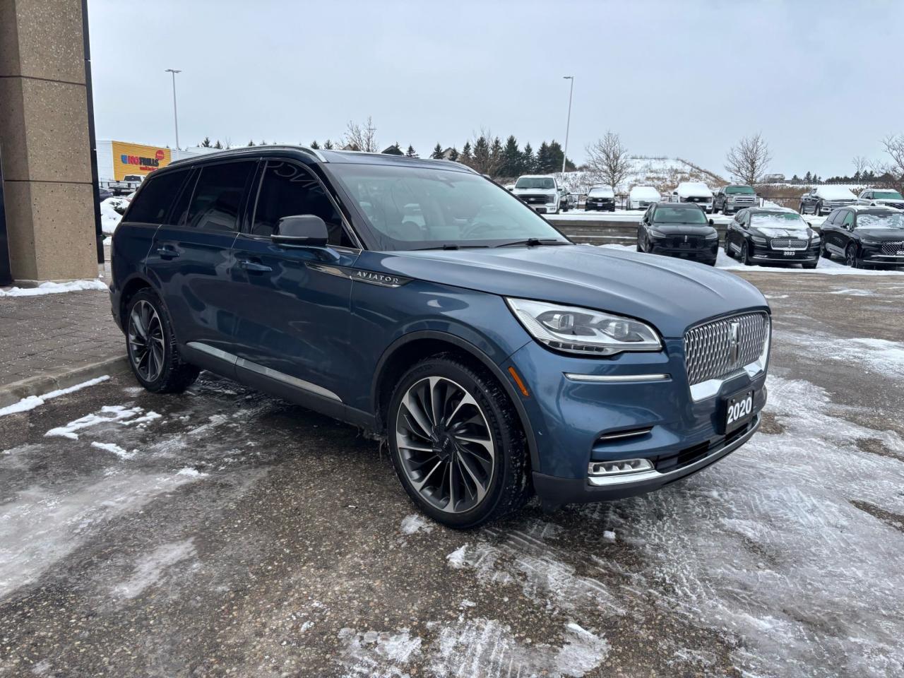 2020 Lincoln Aviator RESERVE, AWD, 22" RIMS, LOCAL TRADE, PANO ROOF! Photo2