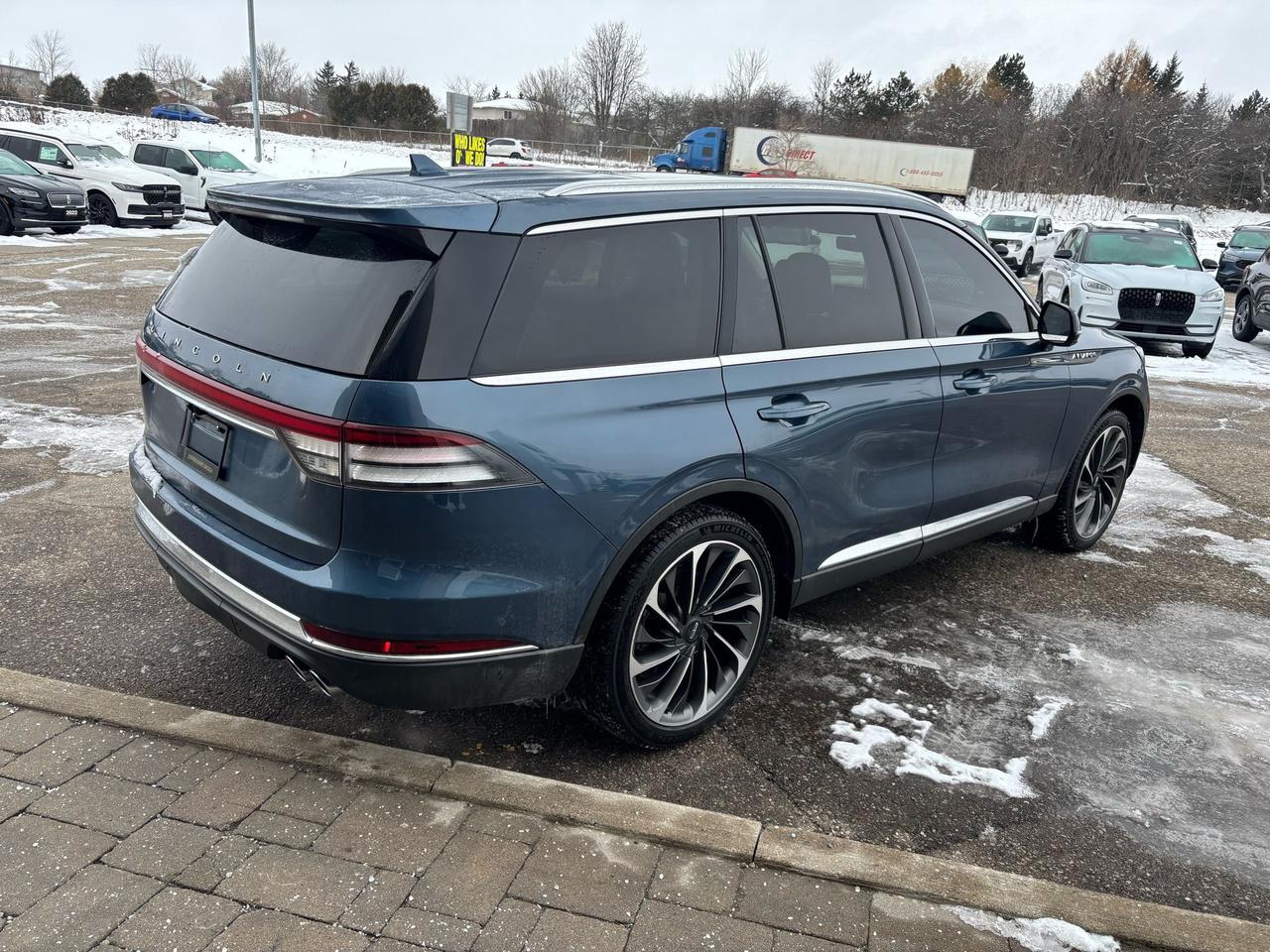 2020 Lincoln Aviator RESERVE, AWD, 22" RIMS, LOCAL TRADE, PANO ROOF! Photo3