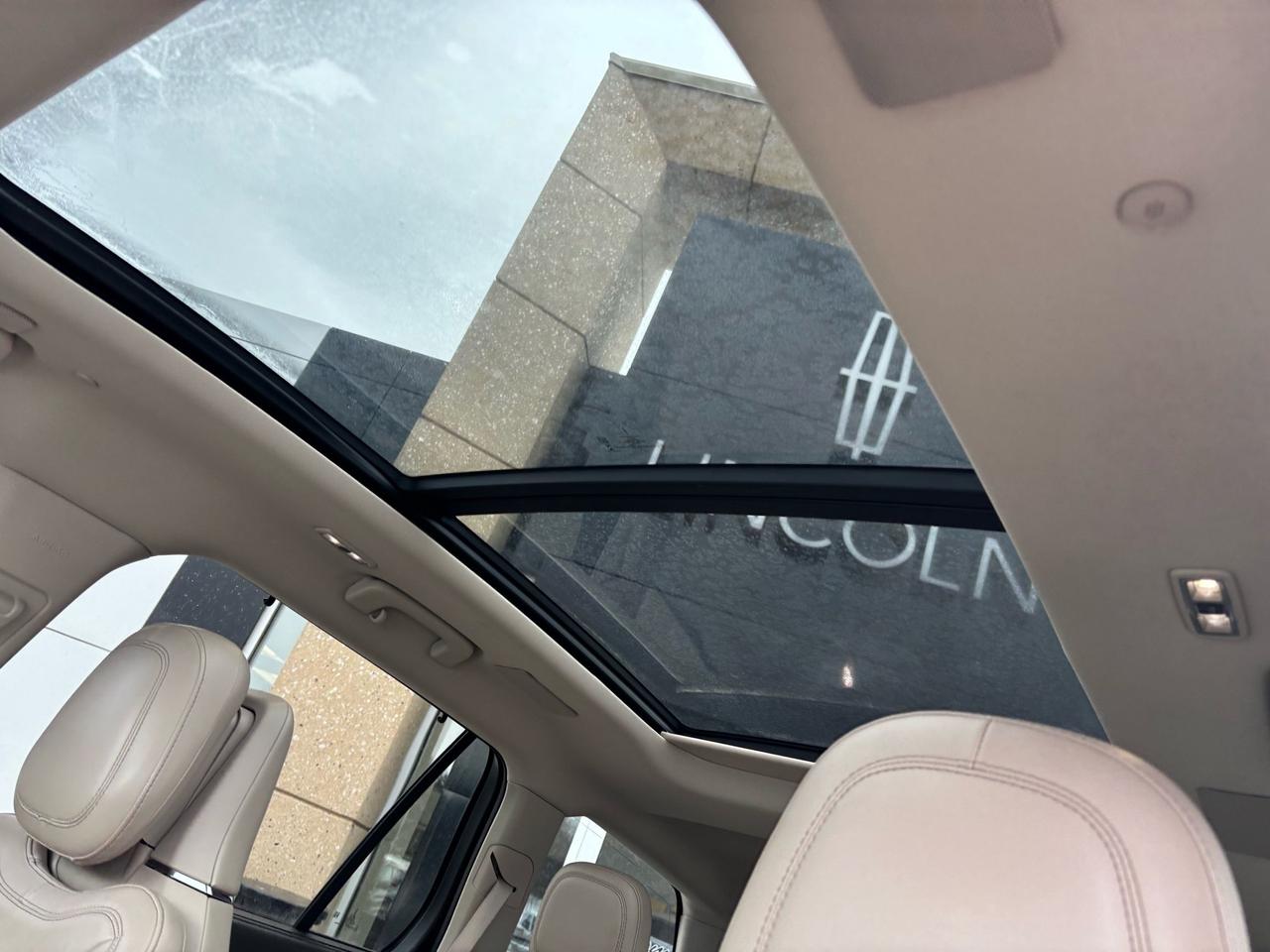 2020 Lincoln Aviator RESERVE, AWD, 22" RIMS, LOCAL TRADE, PANO ROOF! Photo