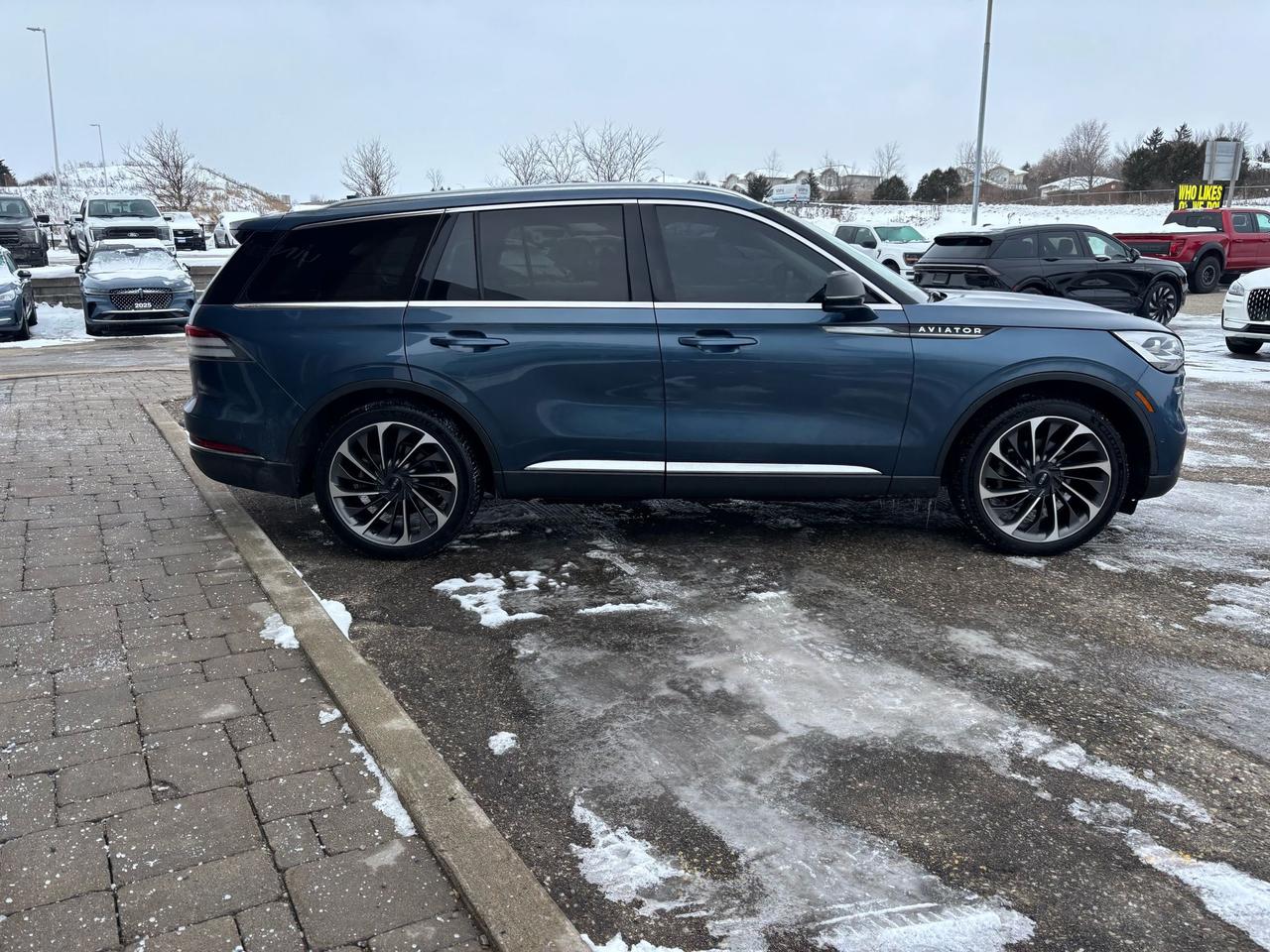 2020 Lincoln Aviator RESERVE, AWD, 22" RIMS, LOCAL TRADE, PANO ROOF! Photo