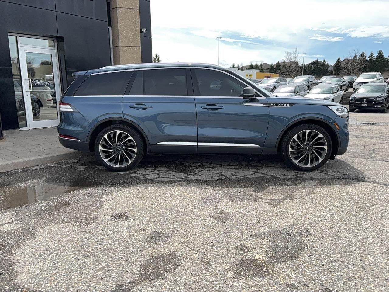 2020 Lincoln Aviator RESERVE, AWD, 22" RIMS, LOCAL TRADE, PANO ROOF! Photo3