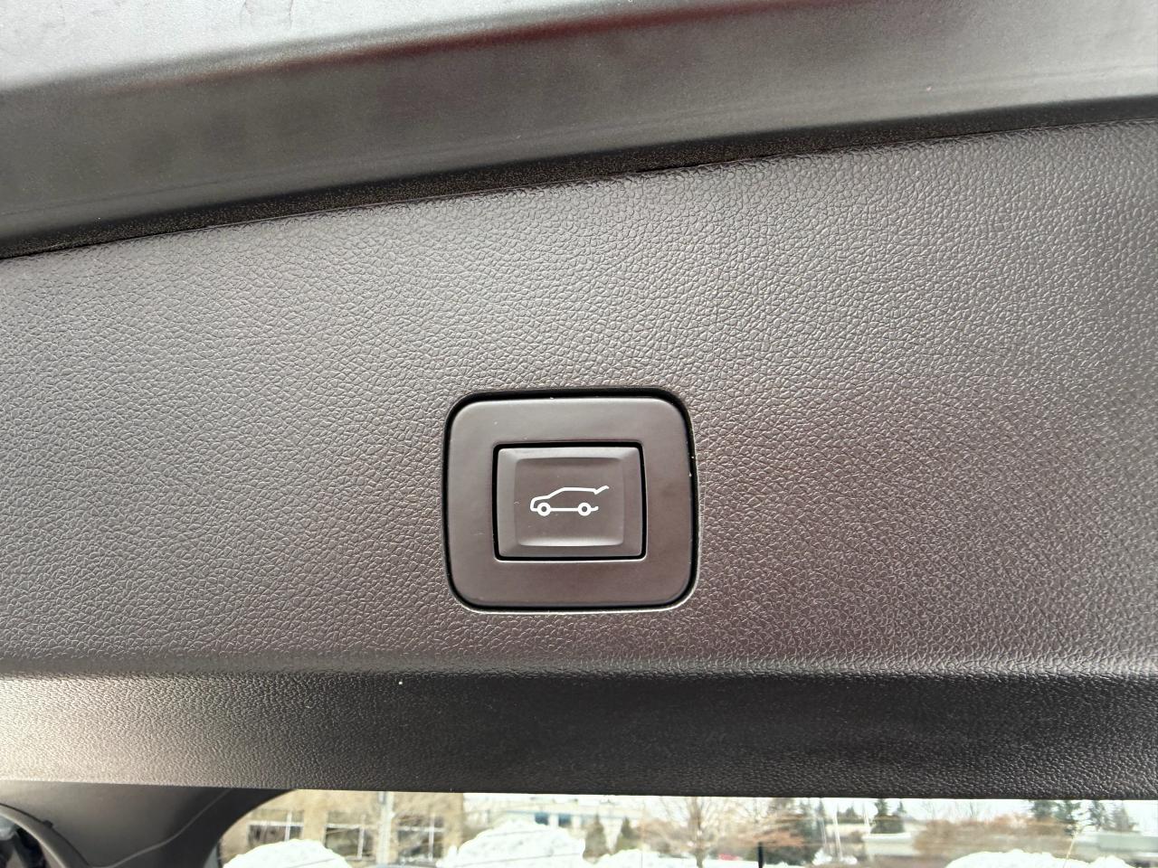 2024 Buick Encore GX Sport Touring ONLY 19K!, PANO ROOF, LEATHER, BOSE! Photo87