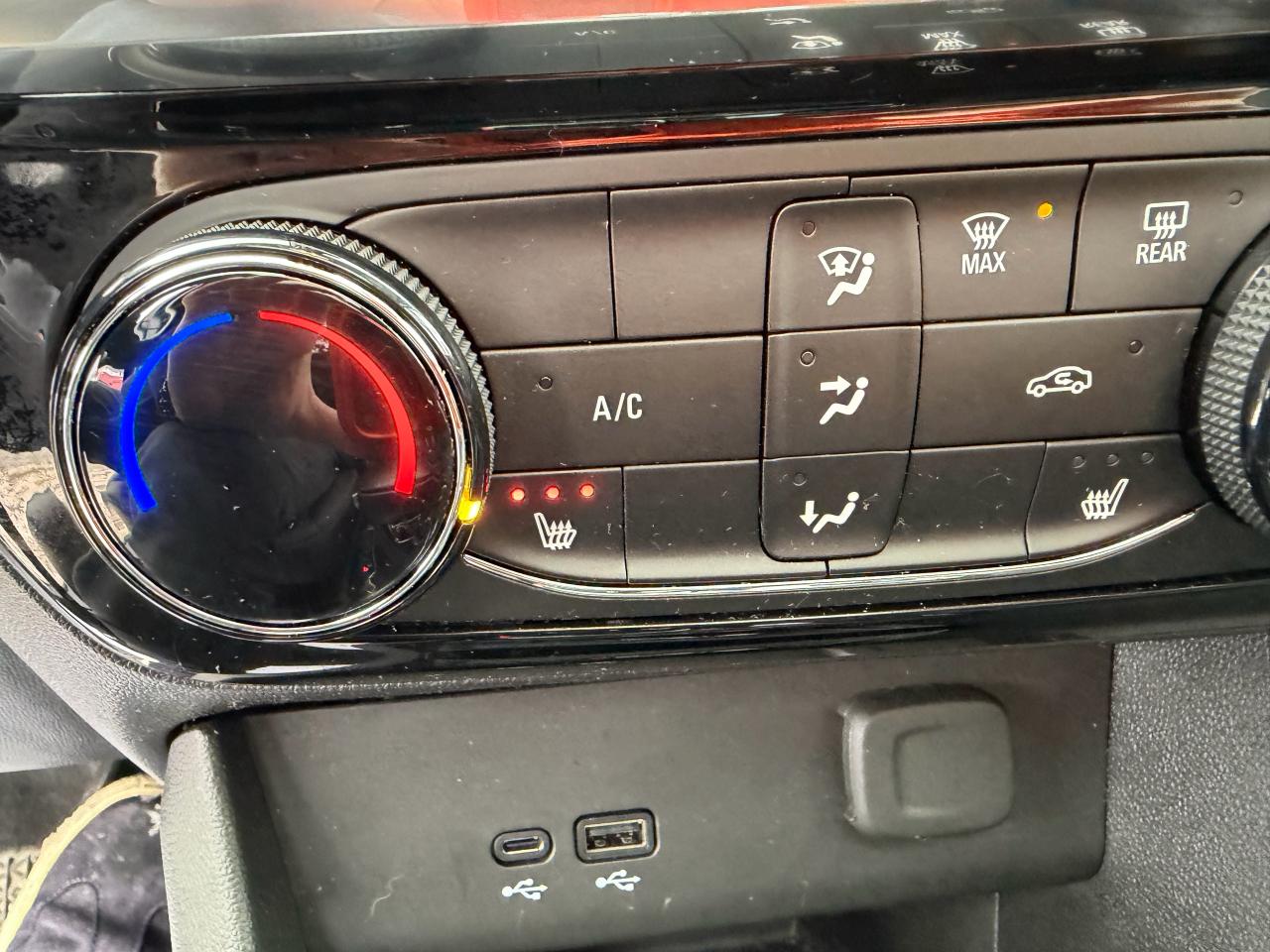 2024 Buick Encore GX Sport Touring ONLY 19K!, PANO ROOF, LEATHER, BOSE! Photo33