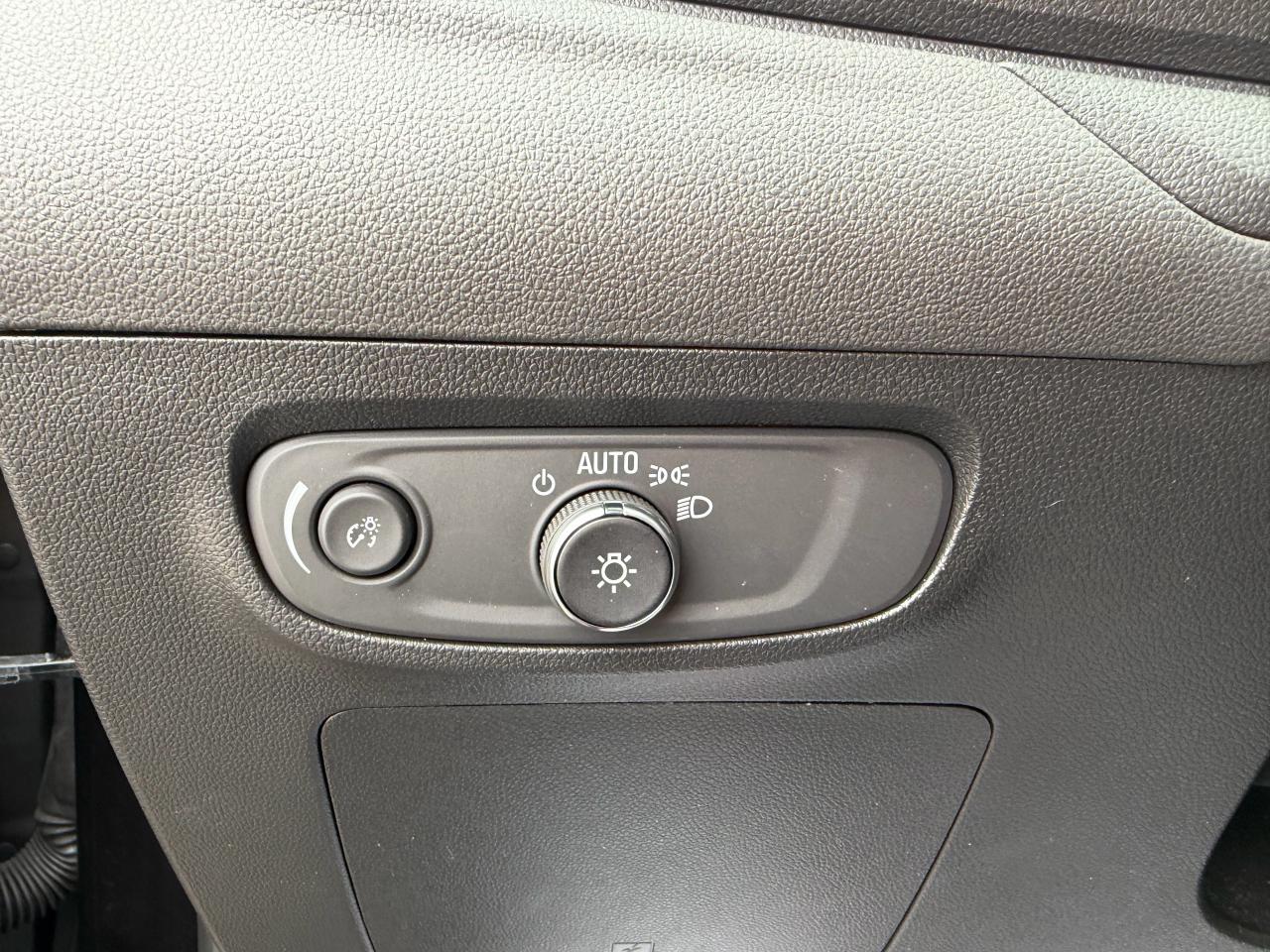 2024 Buick Encore GX Sport Touring ONLY 19K!, PANO ROOF, LEATHER, BOSE! Photo82