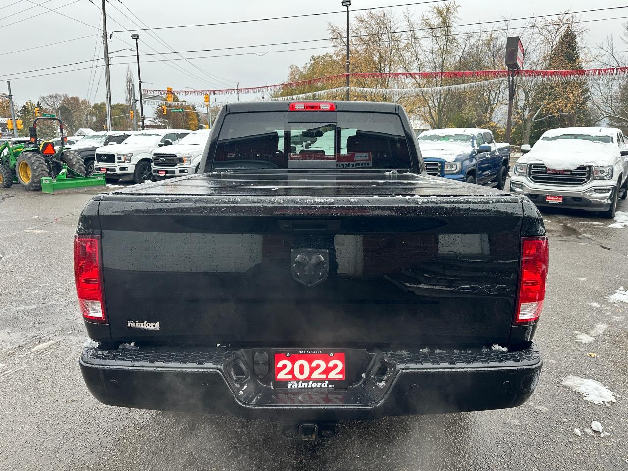 2022 RAM 1500 Classic Classic-SLT Crew4x4 HTD Cloth CarPlay 6Pass XM A/C Photo3