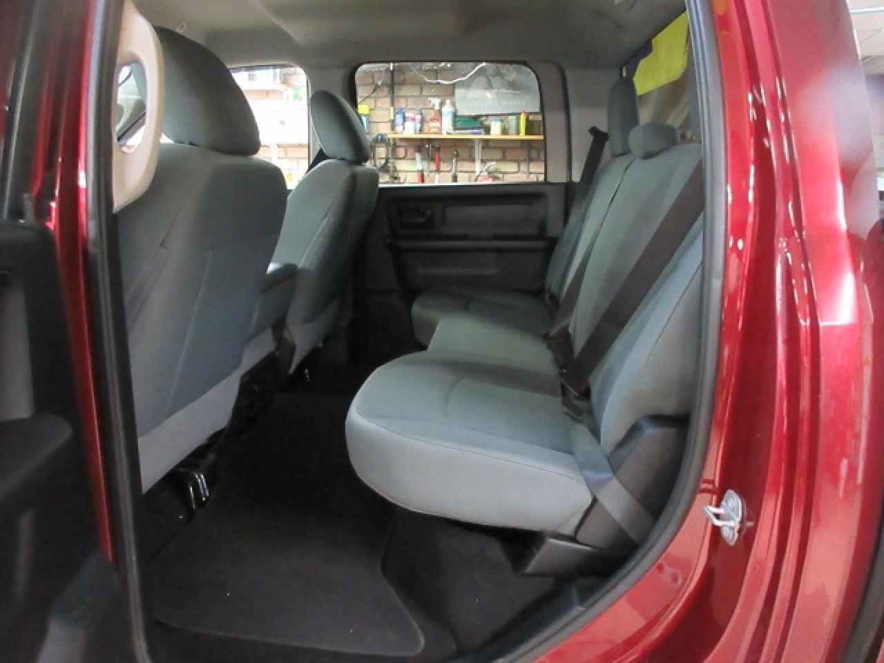 2018 RAM 1500 4x4 Crew Cab 5'7" Box - Photo #13