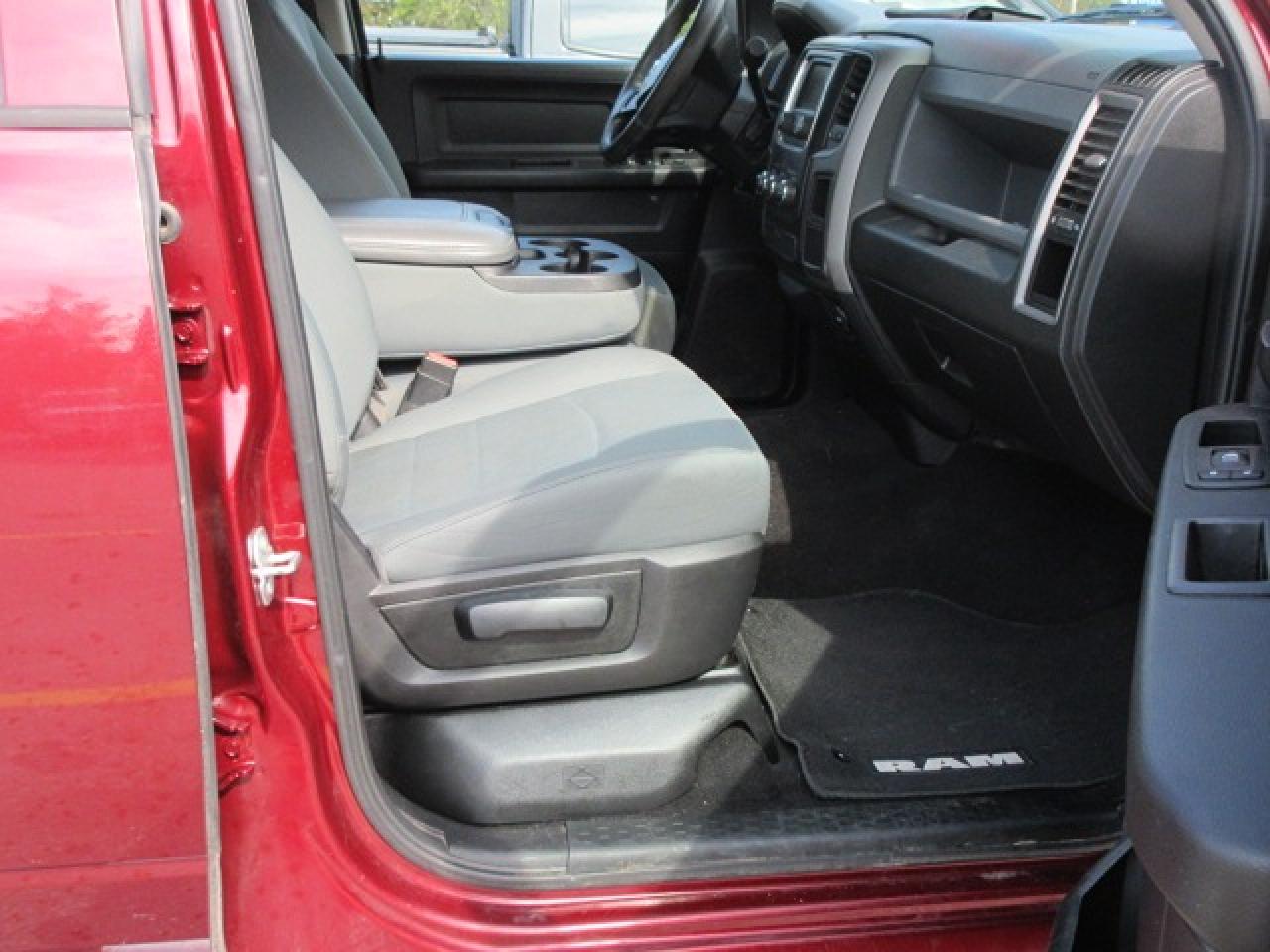 2018 RAM 1500 4x4 Crew Cab 5'7" Box - Photo #16