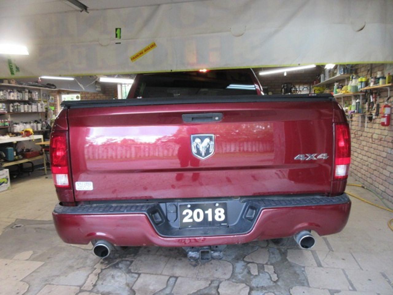 2018 RAM 1500 4x4 Crew Cab 5'7" Box - Photo #8