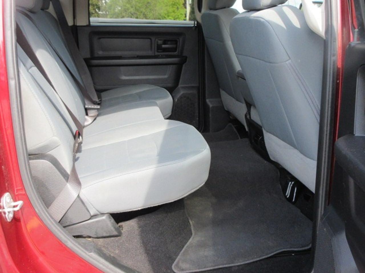 2018 RAM 1500 4x4 Crew Cab 5'7" Box - Photo #15