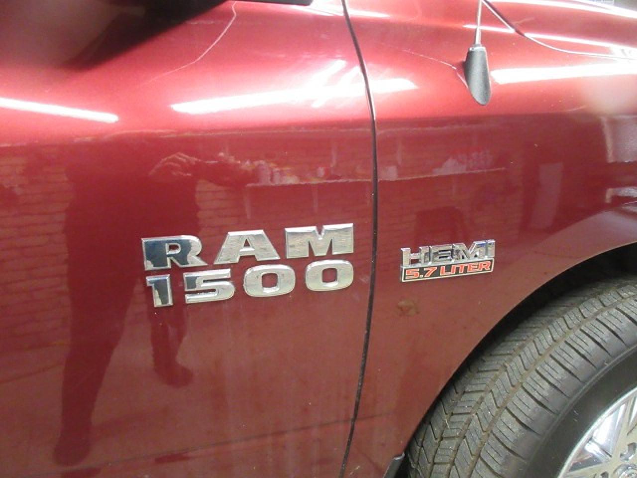 2018 RAM 1500 4x4 Crew Cab 5'7" Box - Photo #4