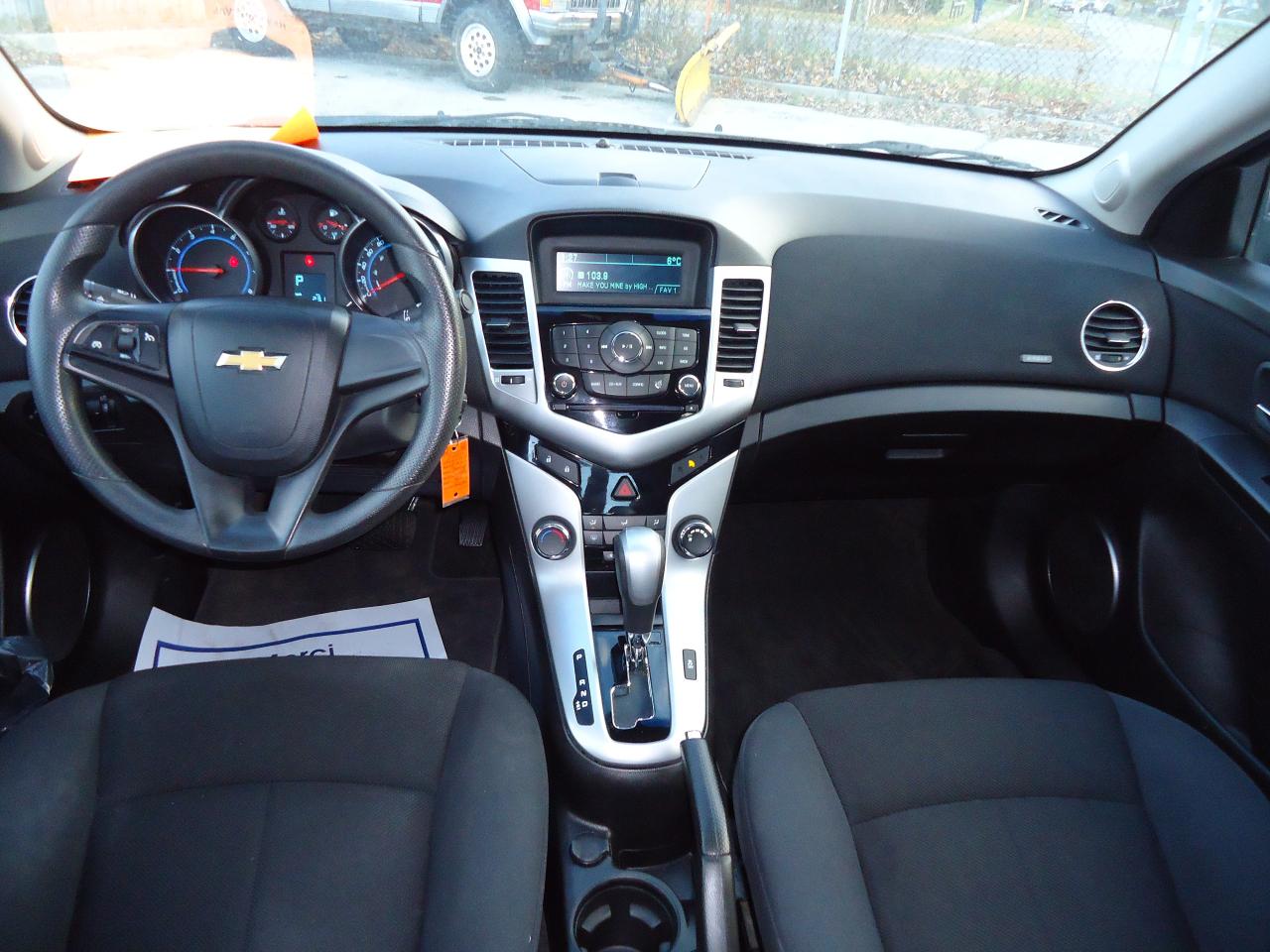 2011 Chevrolet Cruze 4dr Sdn LT Turbo w/1SA - Photo #6