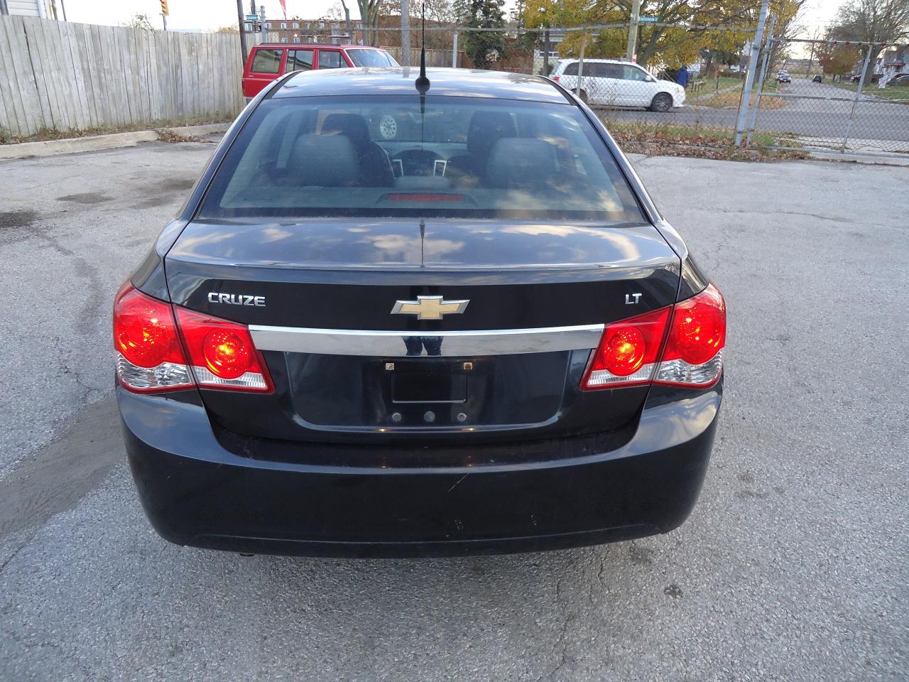 2011 Chevrolet Cruze 4dr Sdn LT Turbo w/1SA Photo3