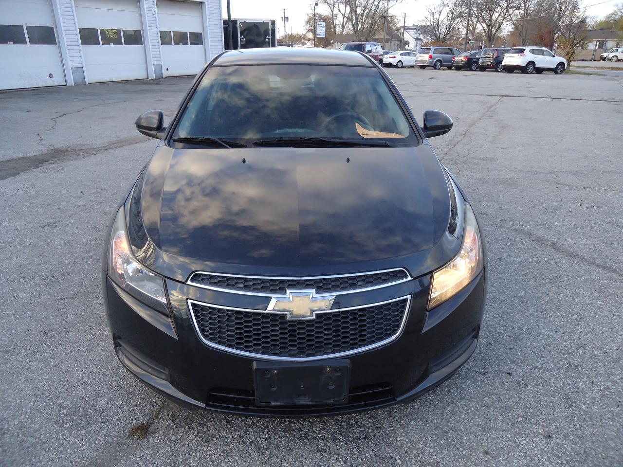 2011 Chevrolet Cruze 4dr Sdn LT Turbo w/1SA - Photo #2