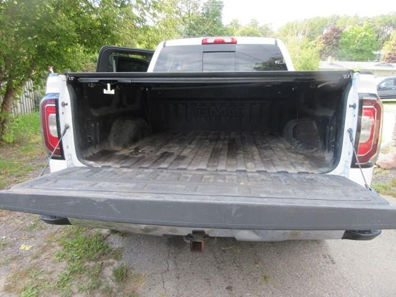 2018 GMC Sierra 1500 SLT Z-71 Crew 4x4 - Photo #10