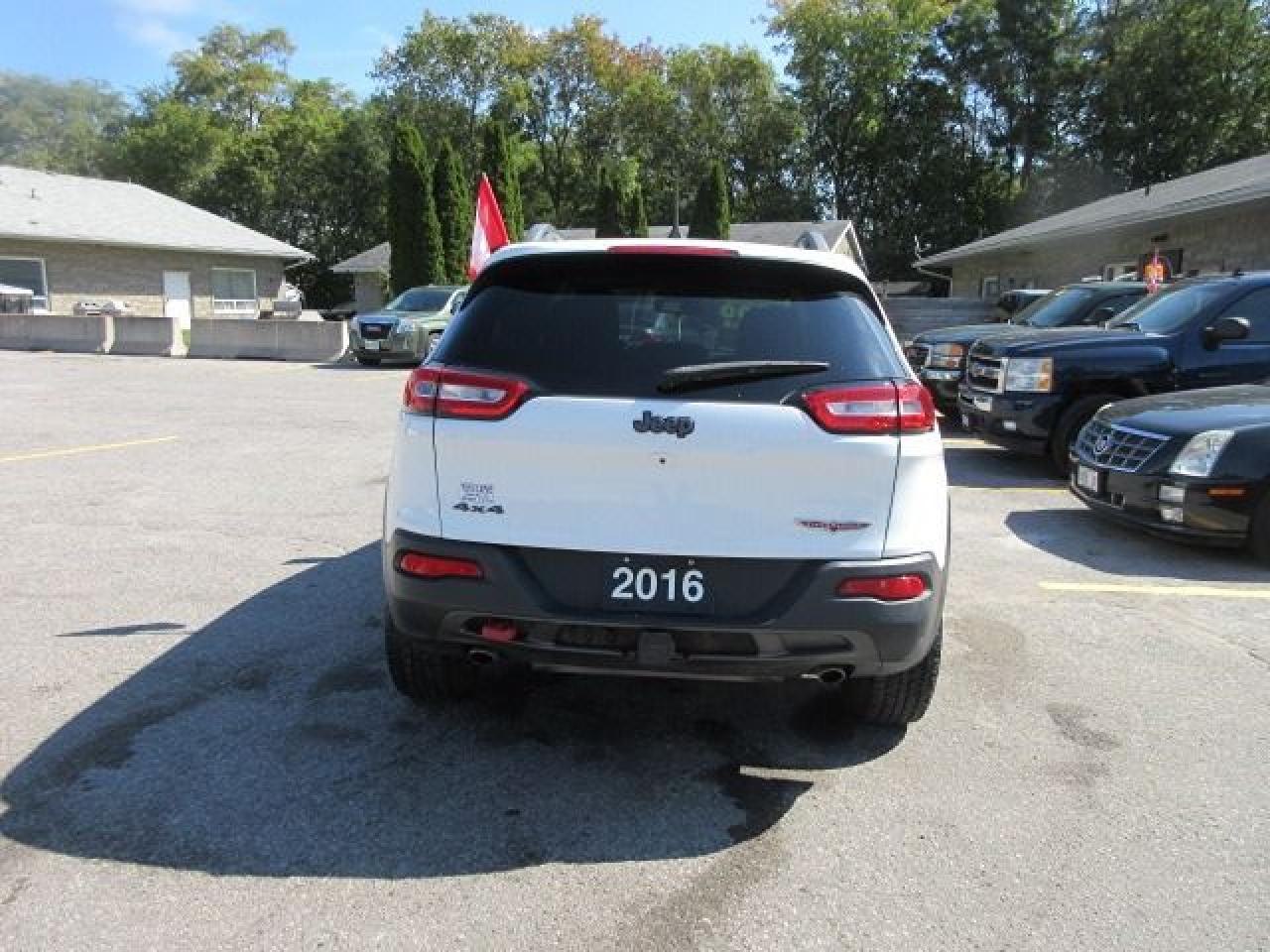 2016 Jeep Cherokee 4WD 4dr Trailhawk - Photo #5