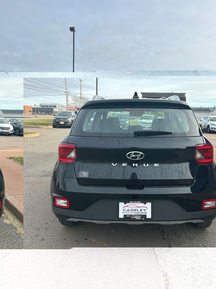 2022 Hyundai Venue PREFERRED - Photo #5