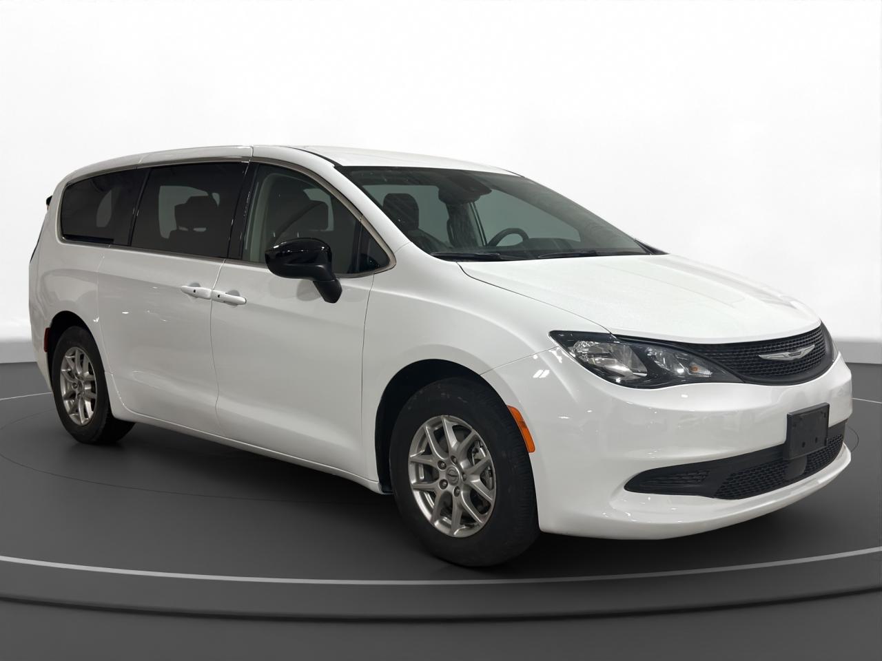 2024 Chrysler Grand Caravan SXT - Photo #3