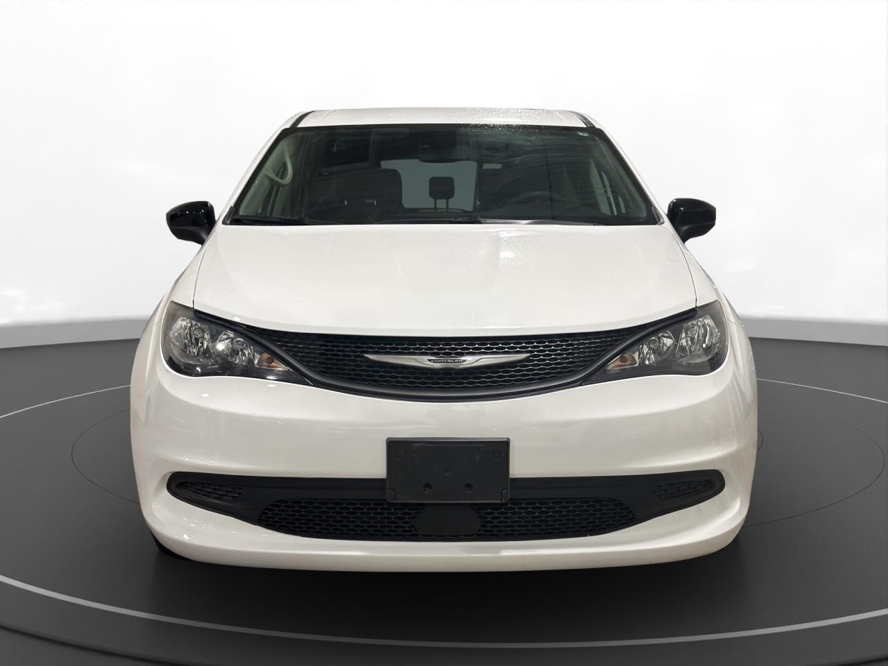 2024 Chrysler Grand Caravan SXT - Photo #2