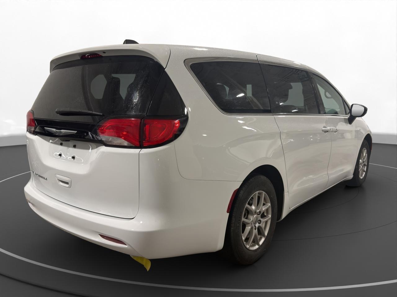 2024 Chrysler Grand Caravan SXT - Photo #8