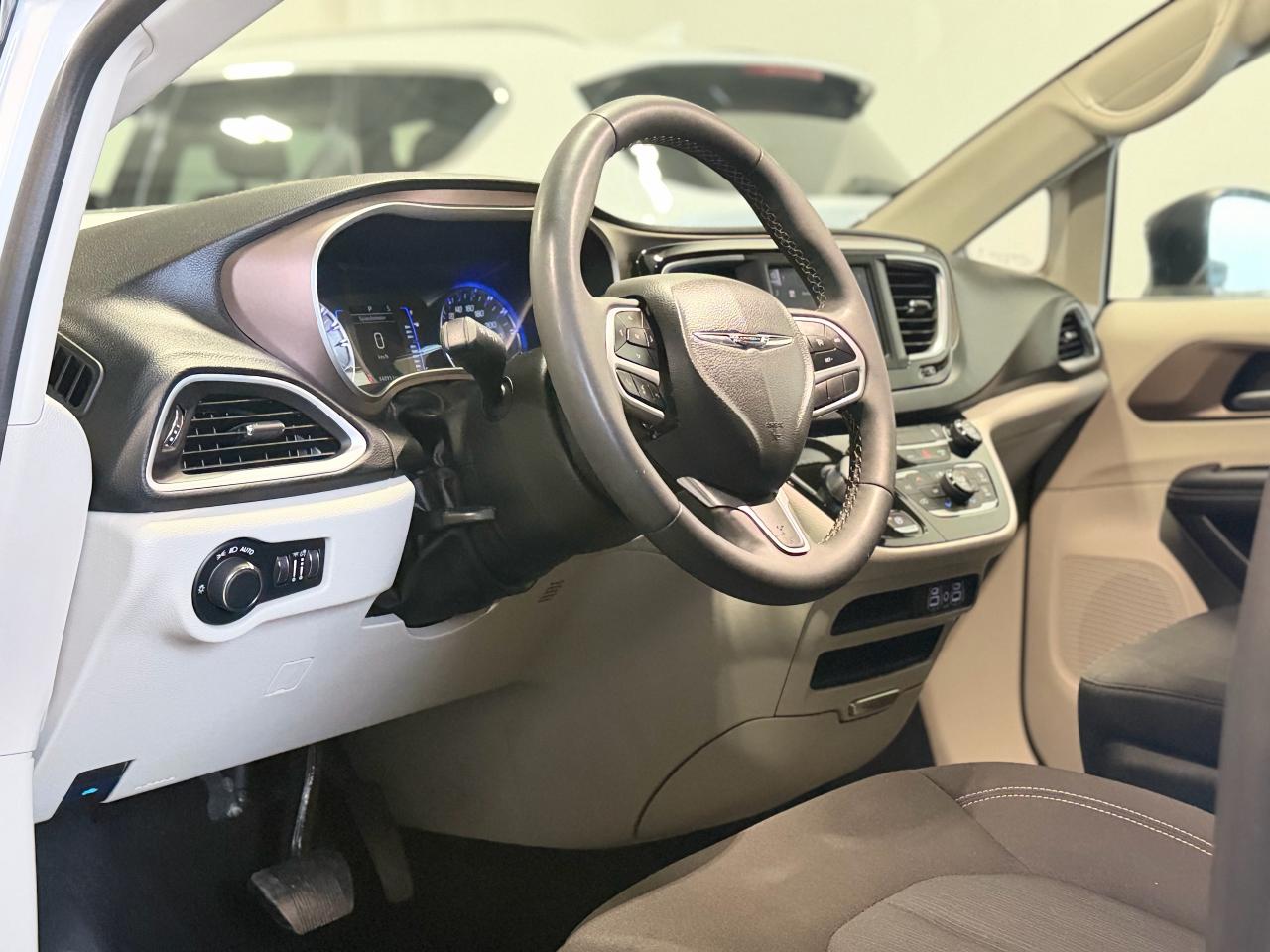 2024 Chrysler Grand Caravan SXT Photo