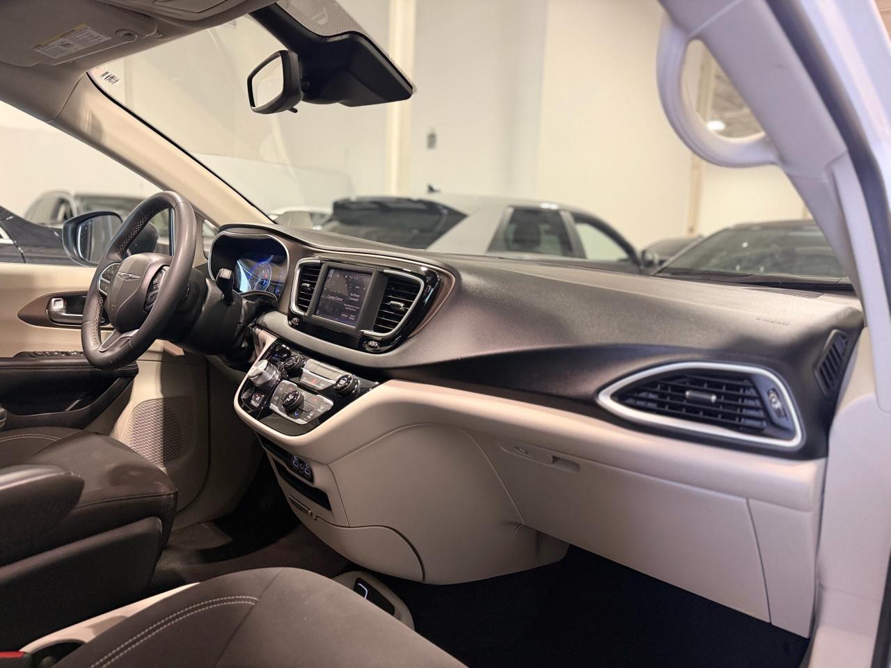 2024 Chrysler Grand Caravan SXT Photo