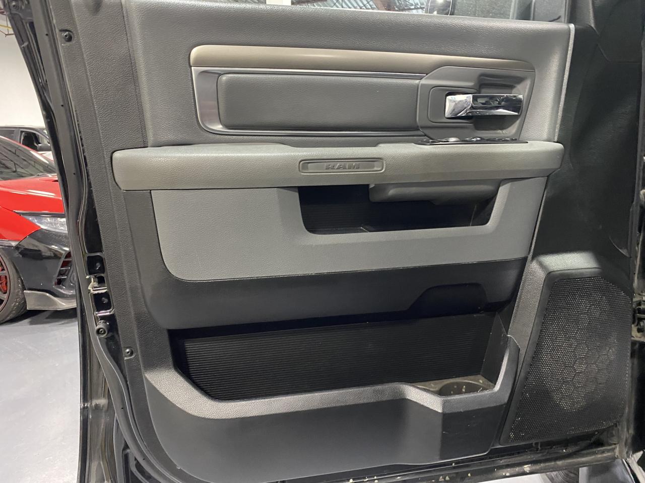 2019 RAM 1500 Classic SLT 4x4 Crew Cab 5'7" Box - Photo #11