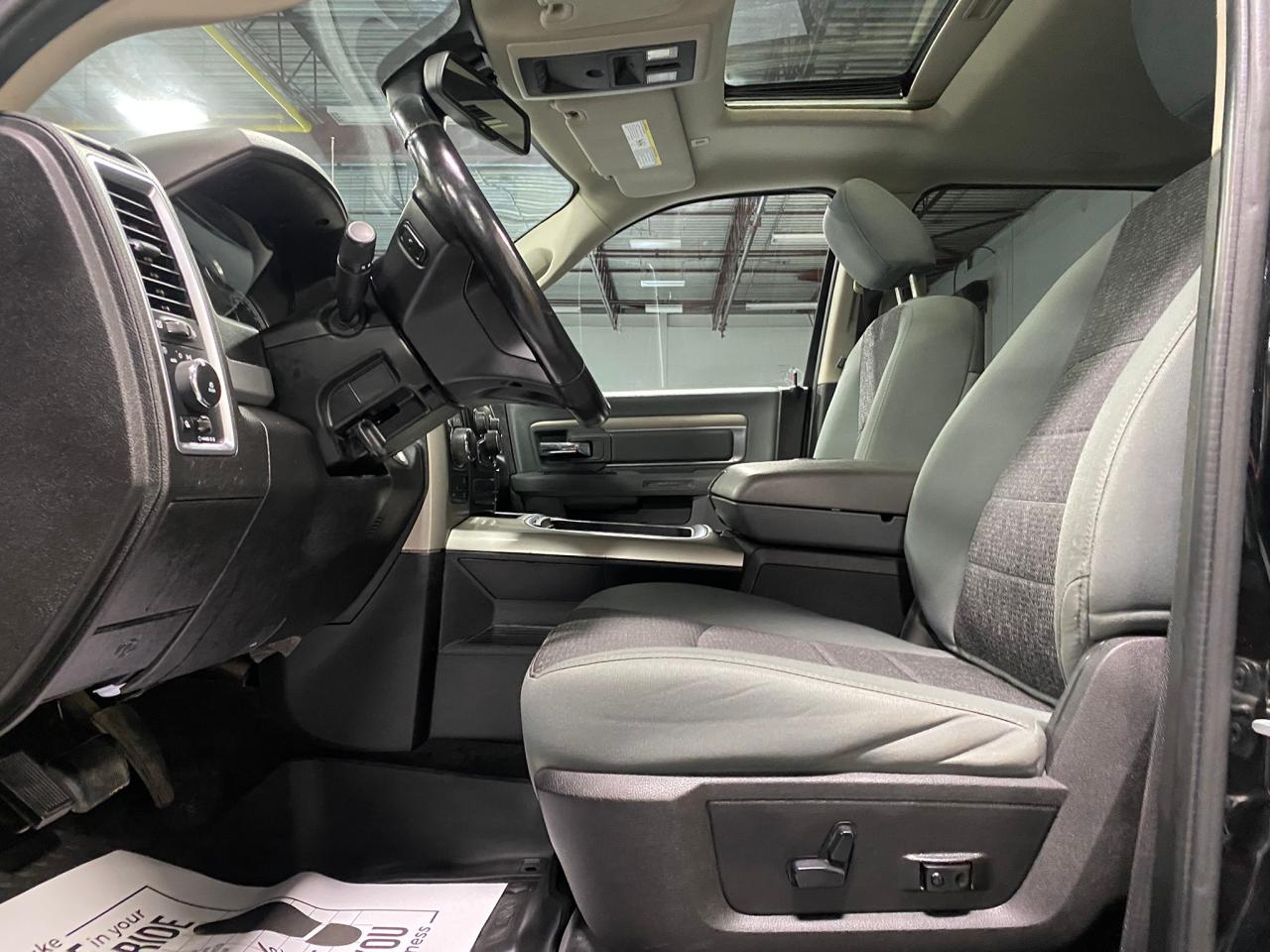 2019 RAM 1500 Classic SLT 4x4 Crew Cab 5'7" Box - Photo #12