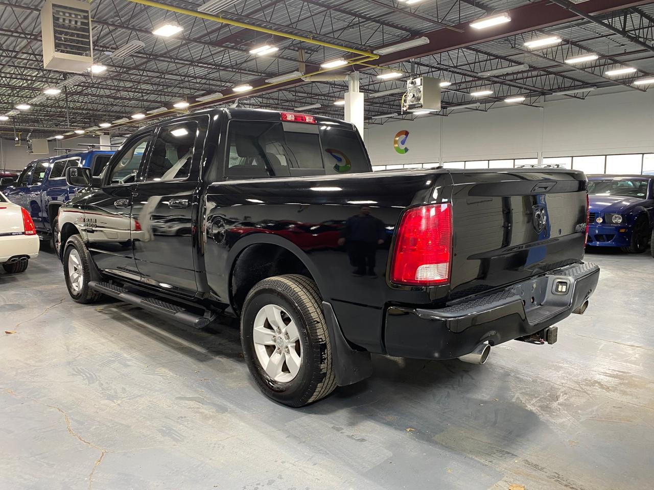 2019 RAM 1500 Classic SLT 4x4 Crew Cab 5'7" Box - Photo #3