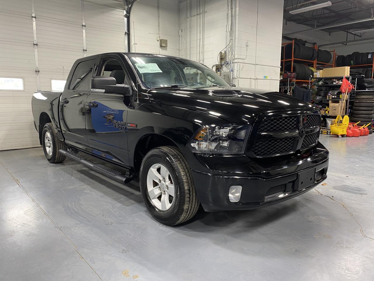 2019 RAM 1500 Classic SLT 4x4 Crew Cab 5'7" Box - Photo #7