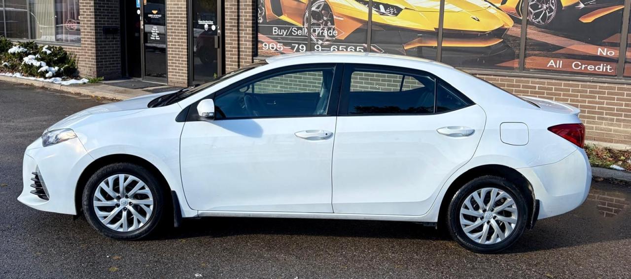 2017 Toyota Corolla SE Photo4