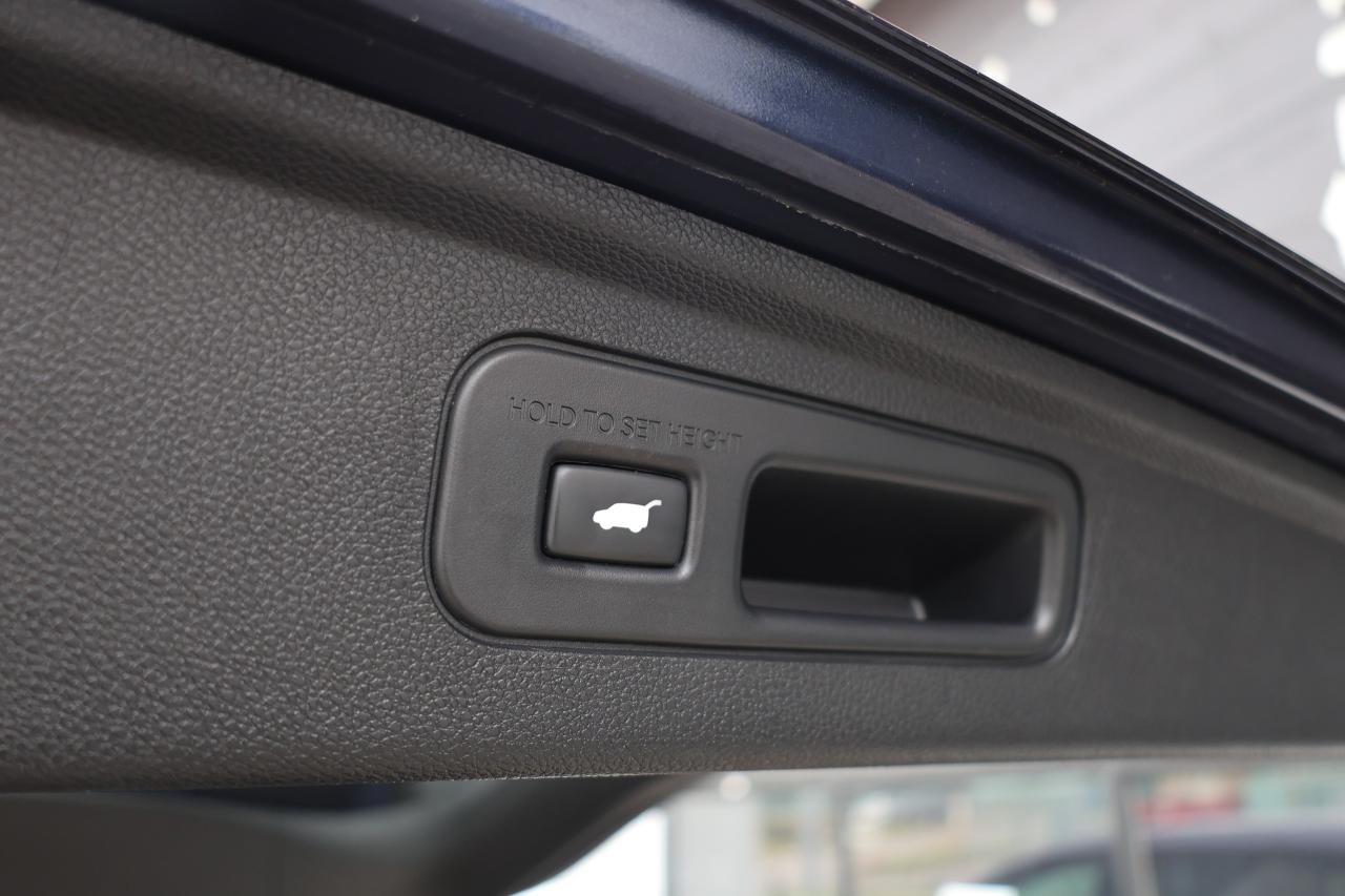 2018 Honda Odyssey Touring - LEATHER|SUNROOF|DVD|BLINDSPOT|LANEKEEP Photo