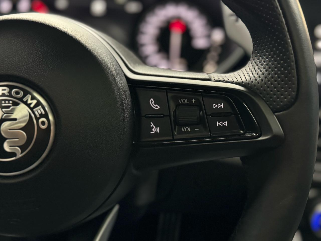 2021 Alfa Romeo Giulia TI SPORT|NAV|BSM|LKA|FCW|HK SOUND|PANO ROOF| - Photo #12