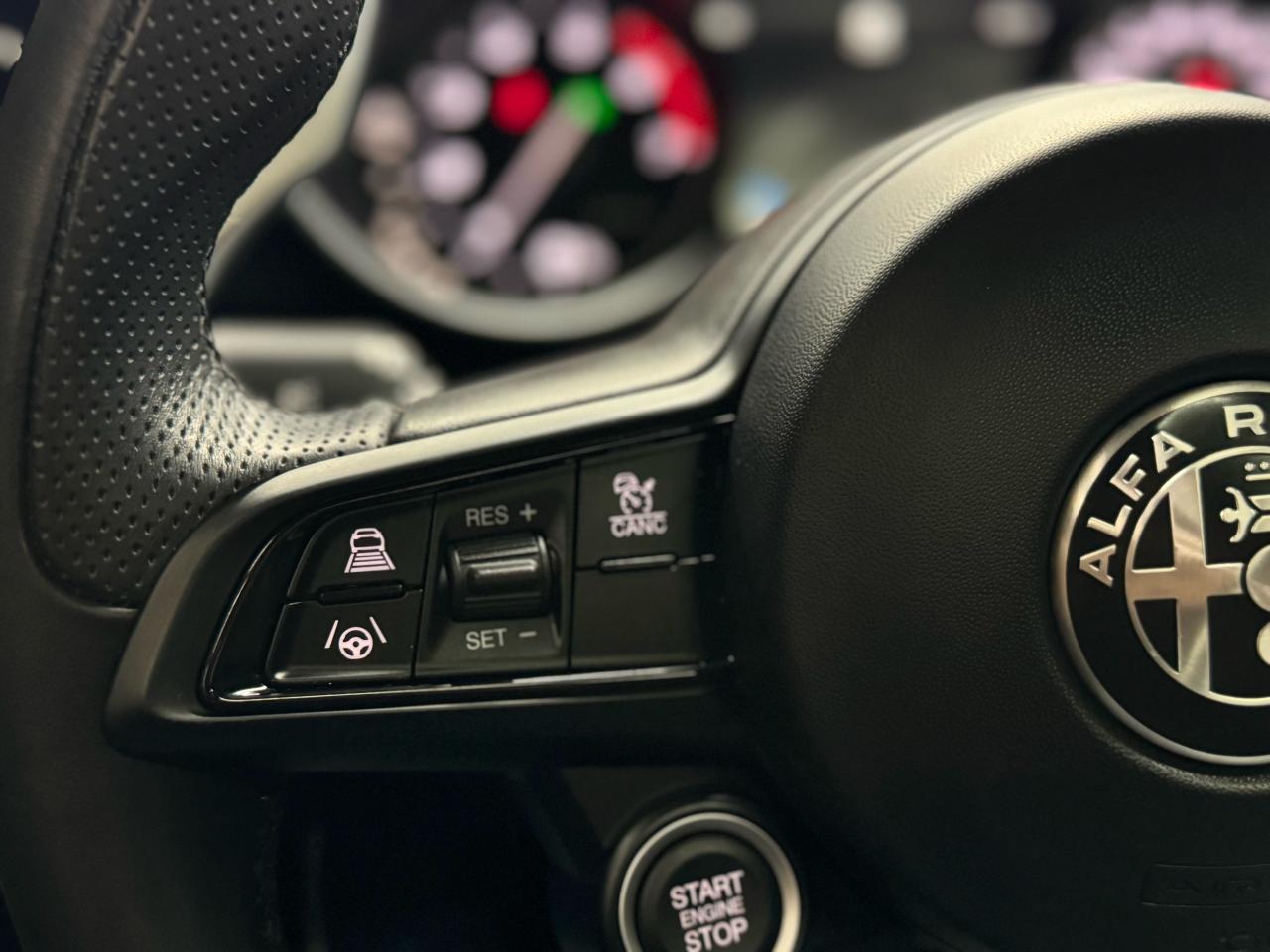 2021 Alfa Romeo Giulia TI SPORT|NAV|BSM|LKA|FCW|HK SOUND|PANO ROOF| - Photo #13