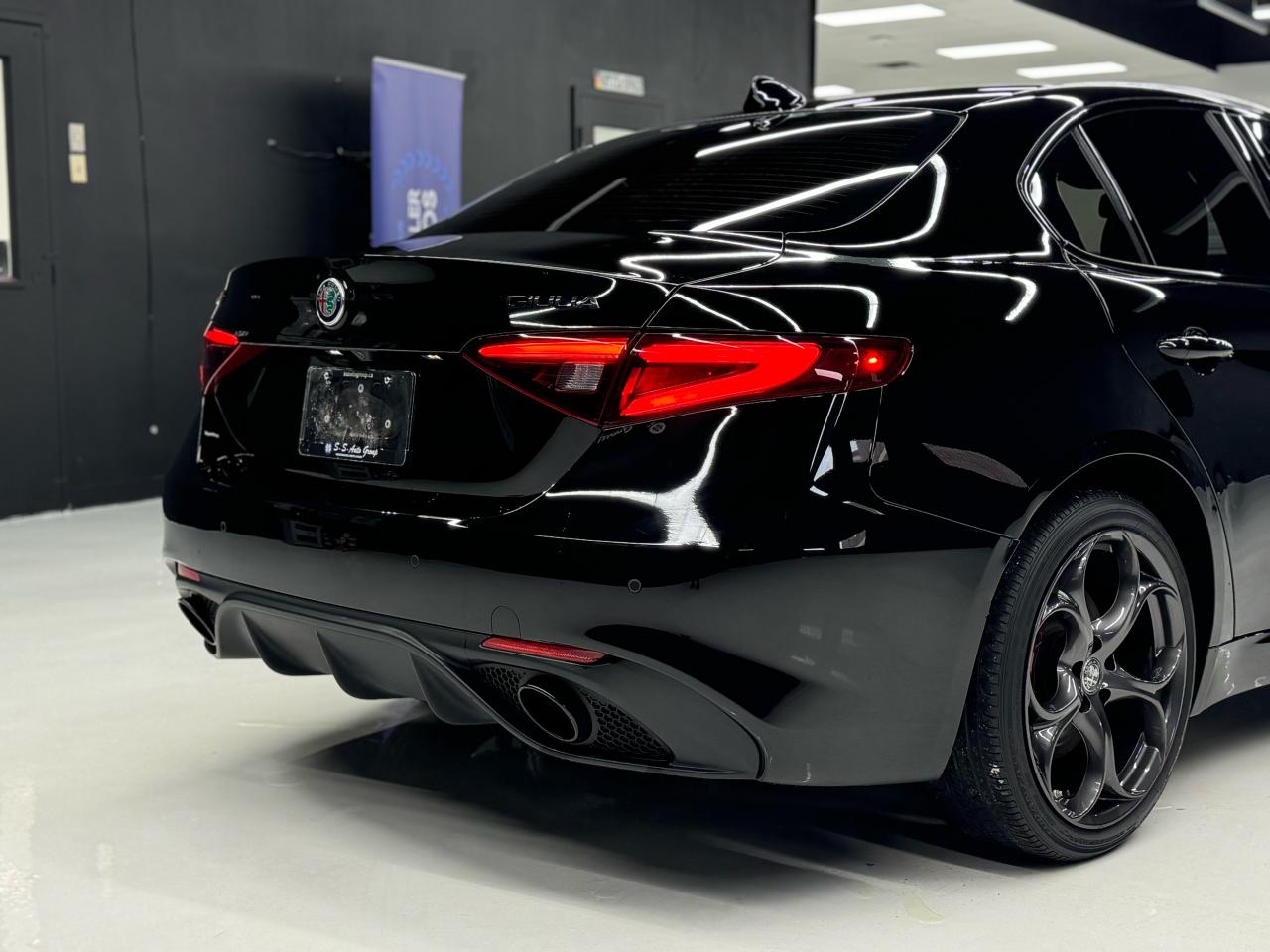 2021 Alfa Romeo Giulia TI SPORT|NAV|BSM|LKA|FCW|HK SOUND|PANO ROOF| - Photo #33