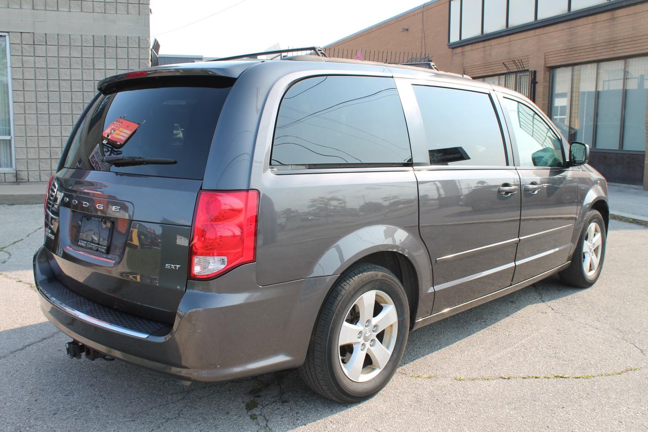 2017 Dodge Grand Caravan SXT Photo