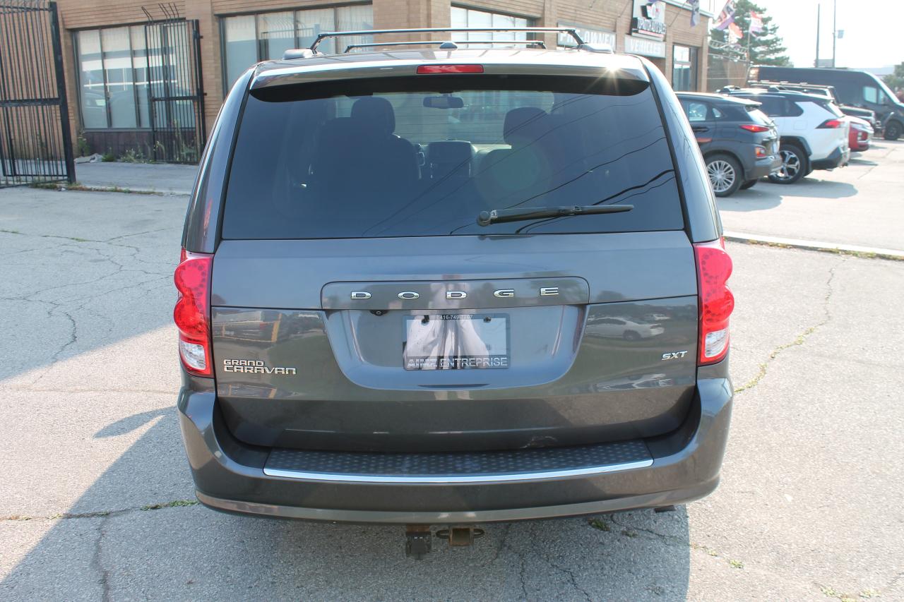 2017 Dodge Grand Caravan SXT Photo