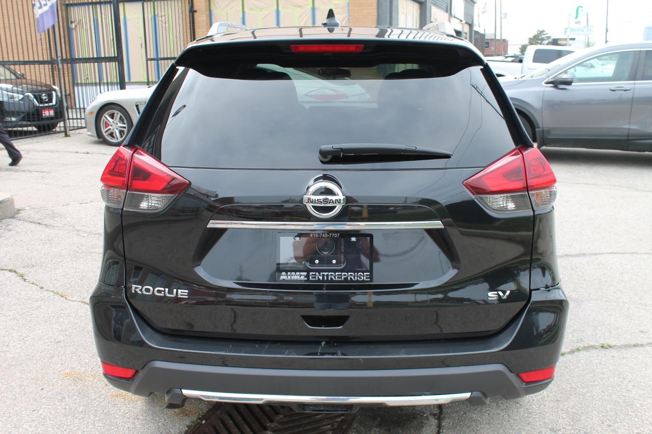 2018 Nissan Rogue SV Photo3