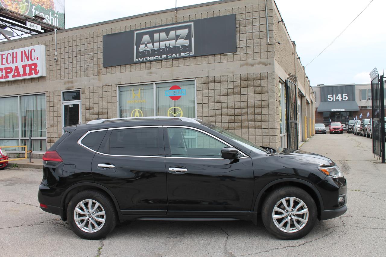 2018 Nissan Rogue SV Photo