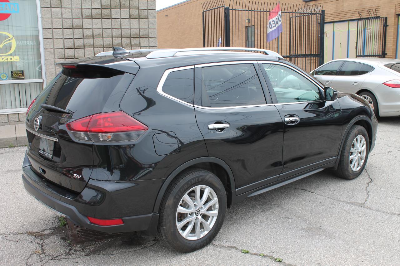 2018 Nissan Rogue SV Photo2