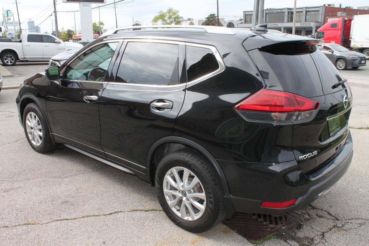 2018 Nissan Rogue SV Photo