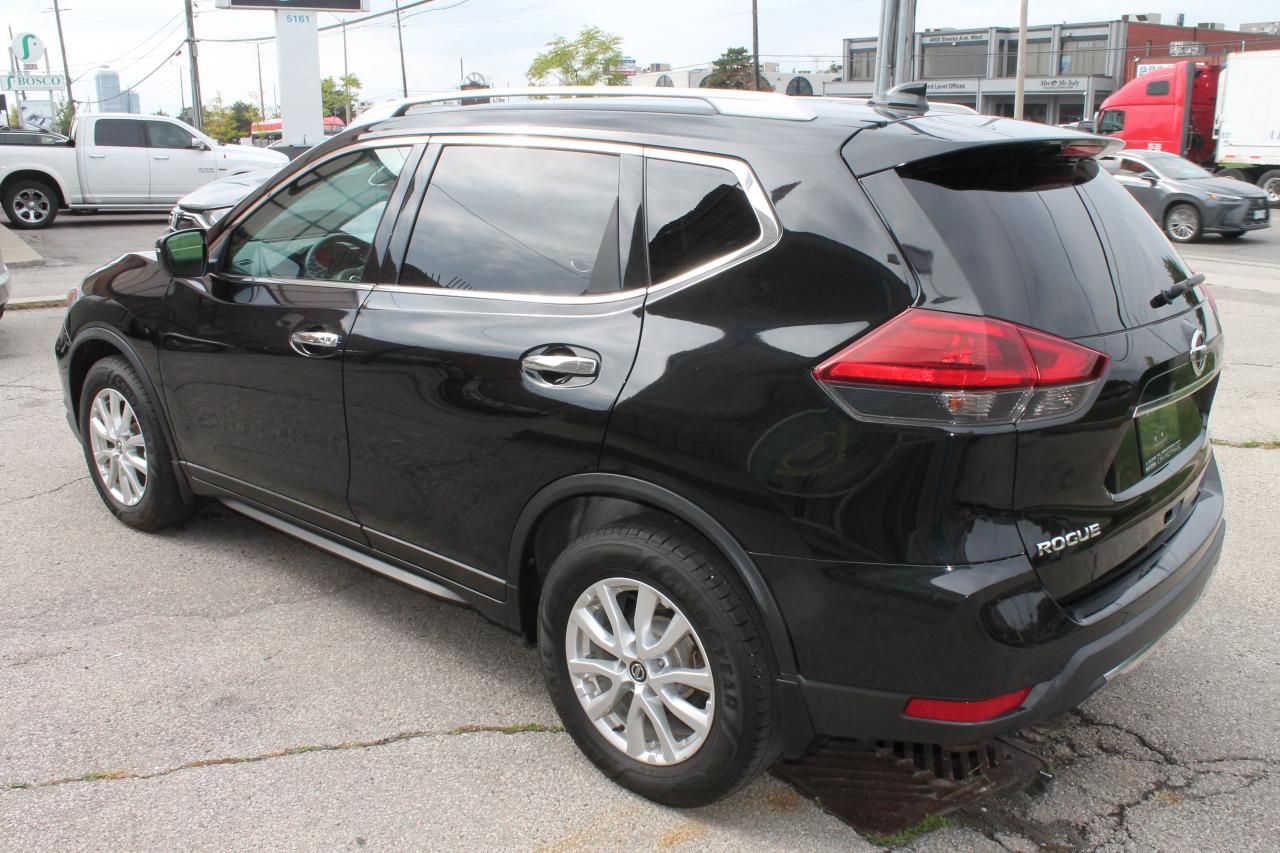 2018 Nissan Rogue SV Photo4