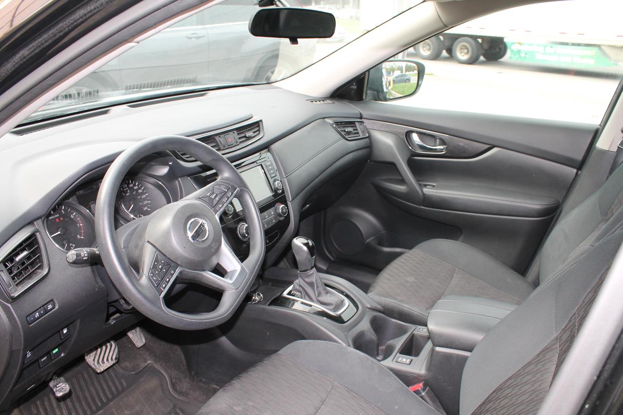 2018 Nissan Rogue SV Photo