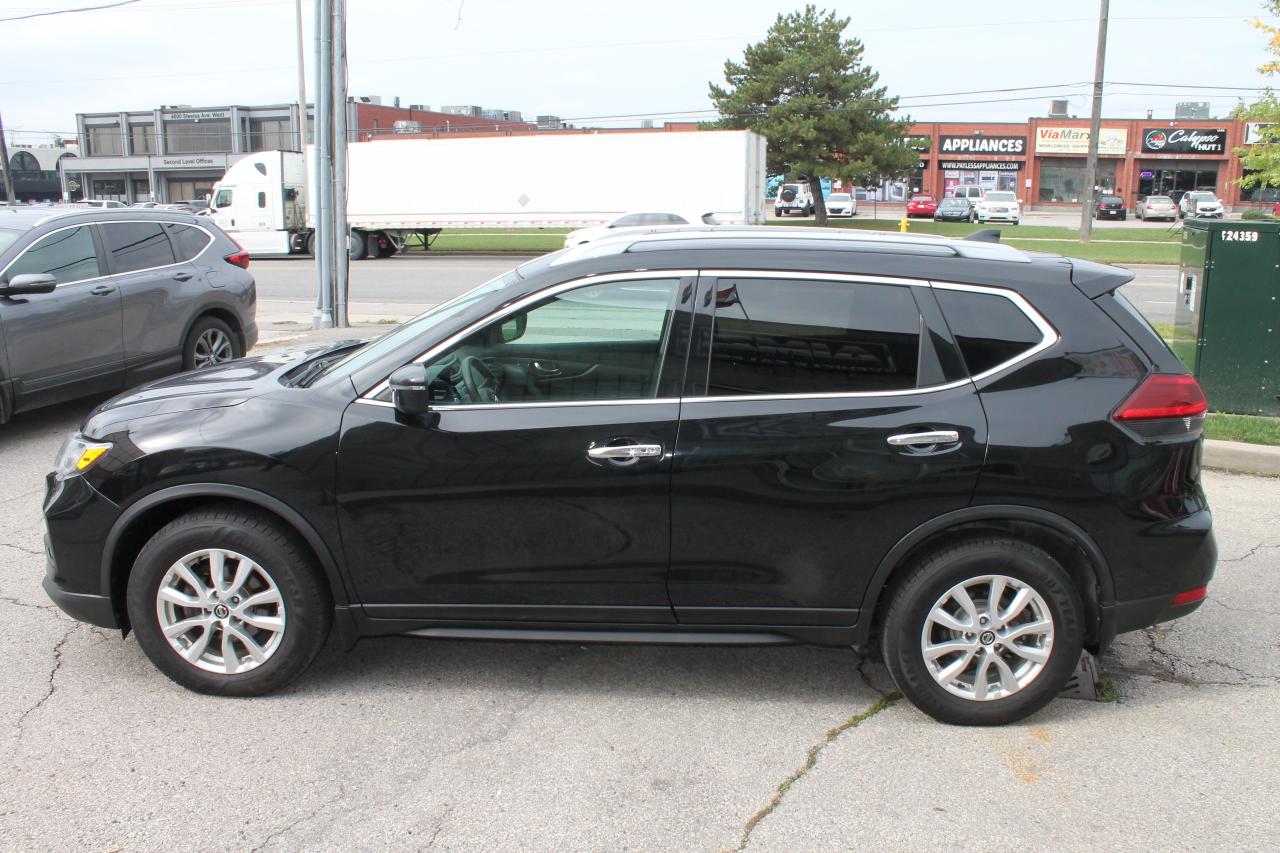 2018 Nissan Rogue SV Photo