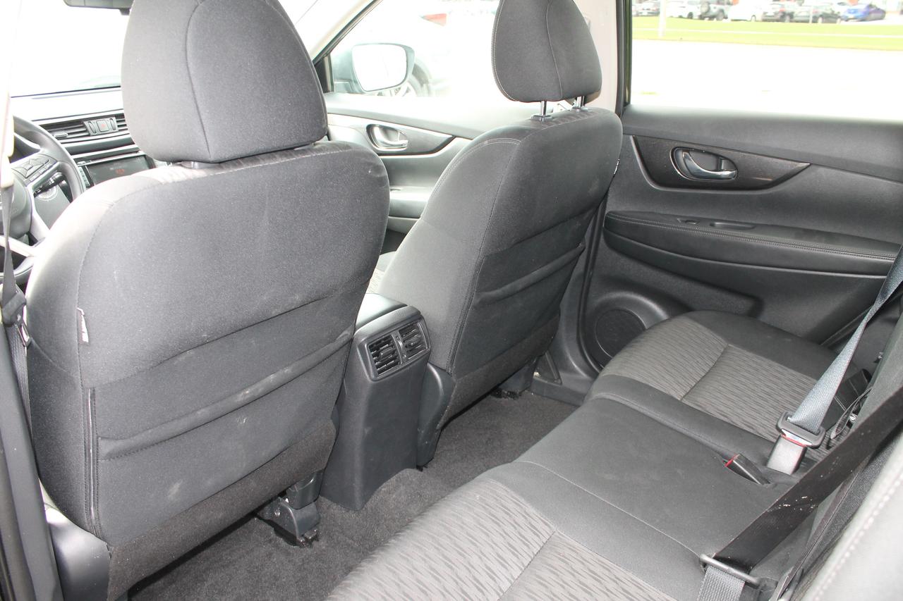 2018 Nissan Rogue SV Photo