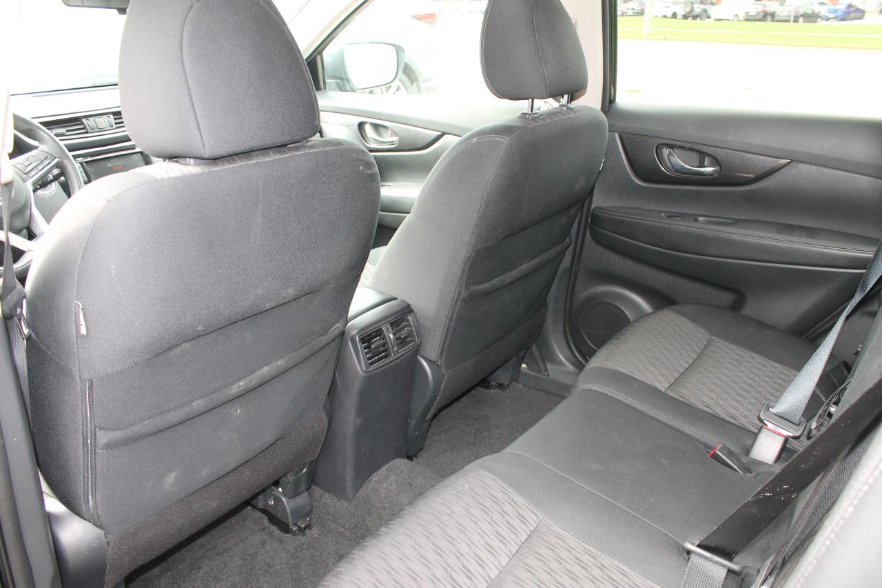 2018 Nissan Rogue SV Photo